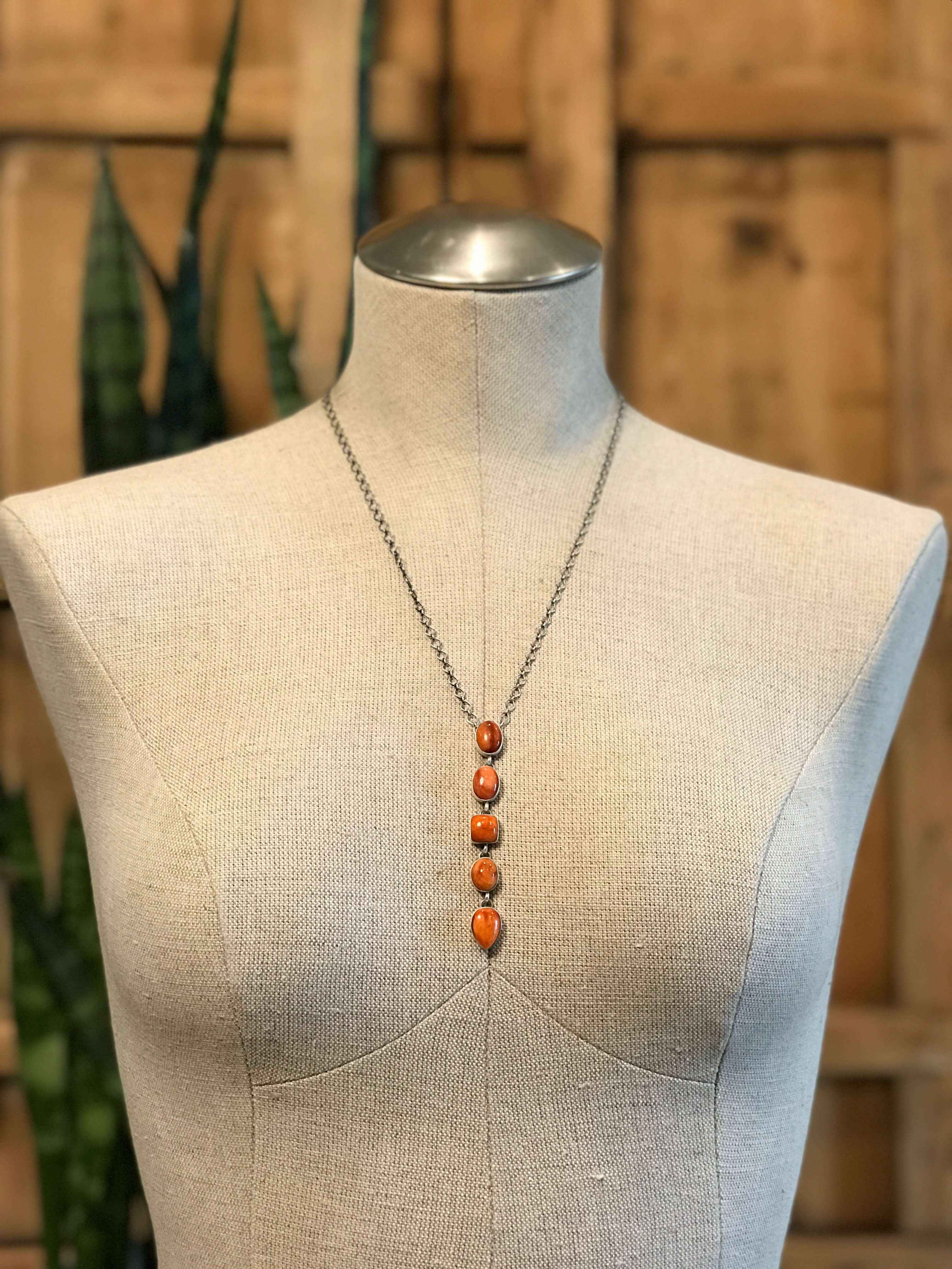 The Arroyo Lariat Necklace in Spiny Oyster, 10 - Image 2