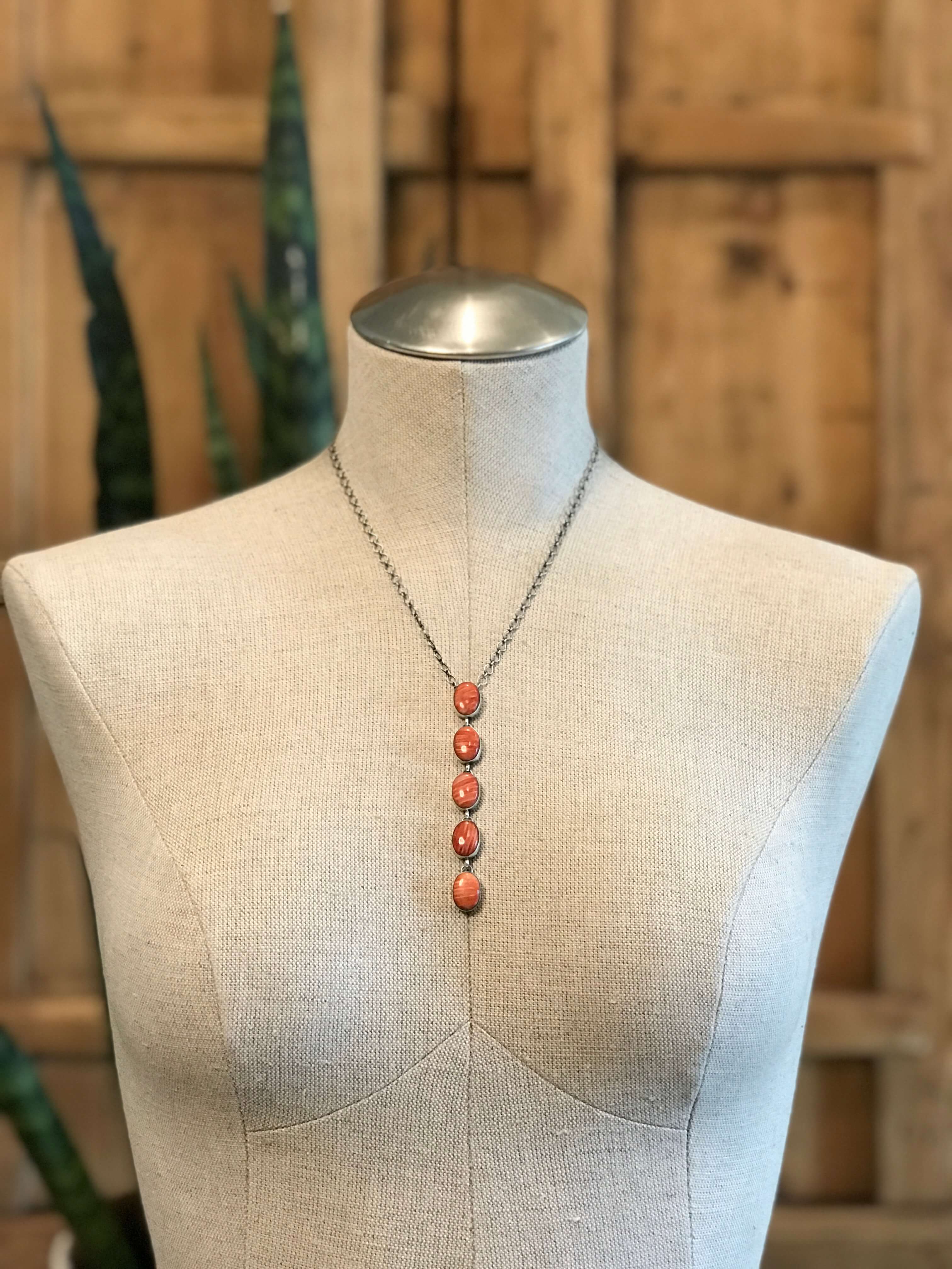 The Arroyo Lariat Necklace in Spiny Oyster, 12 - Image 3