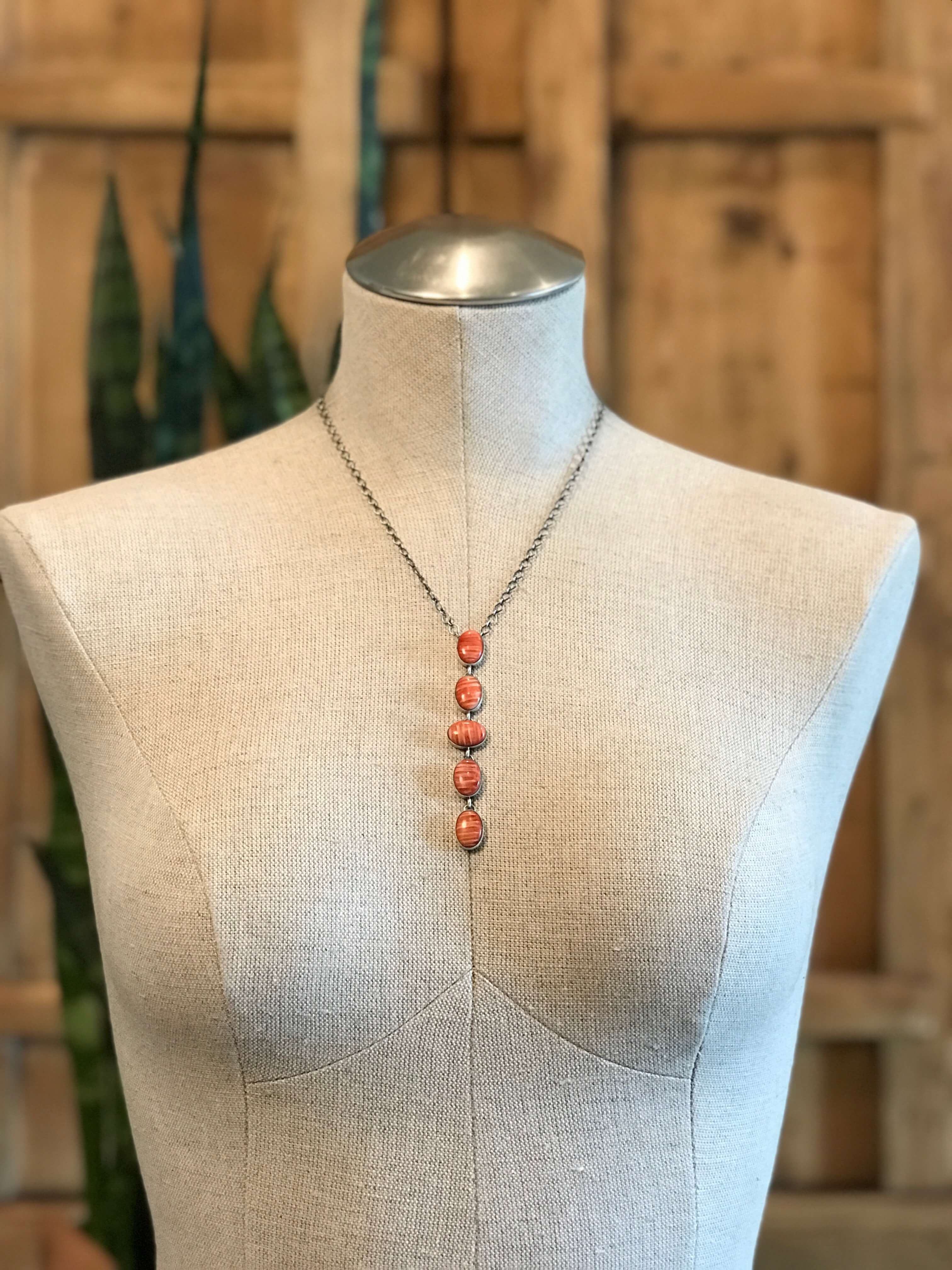 The Arroyo Lariat Necklace in Spiny Oyster, 13 - Image 3