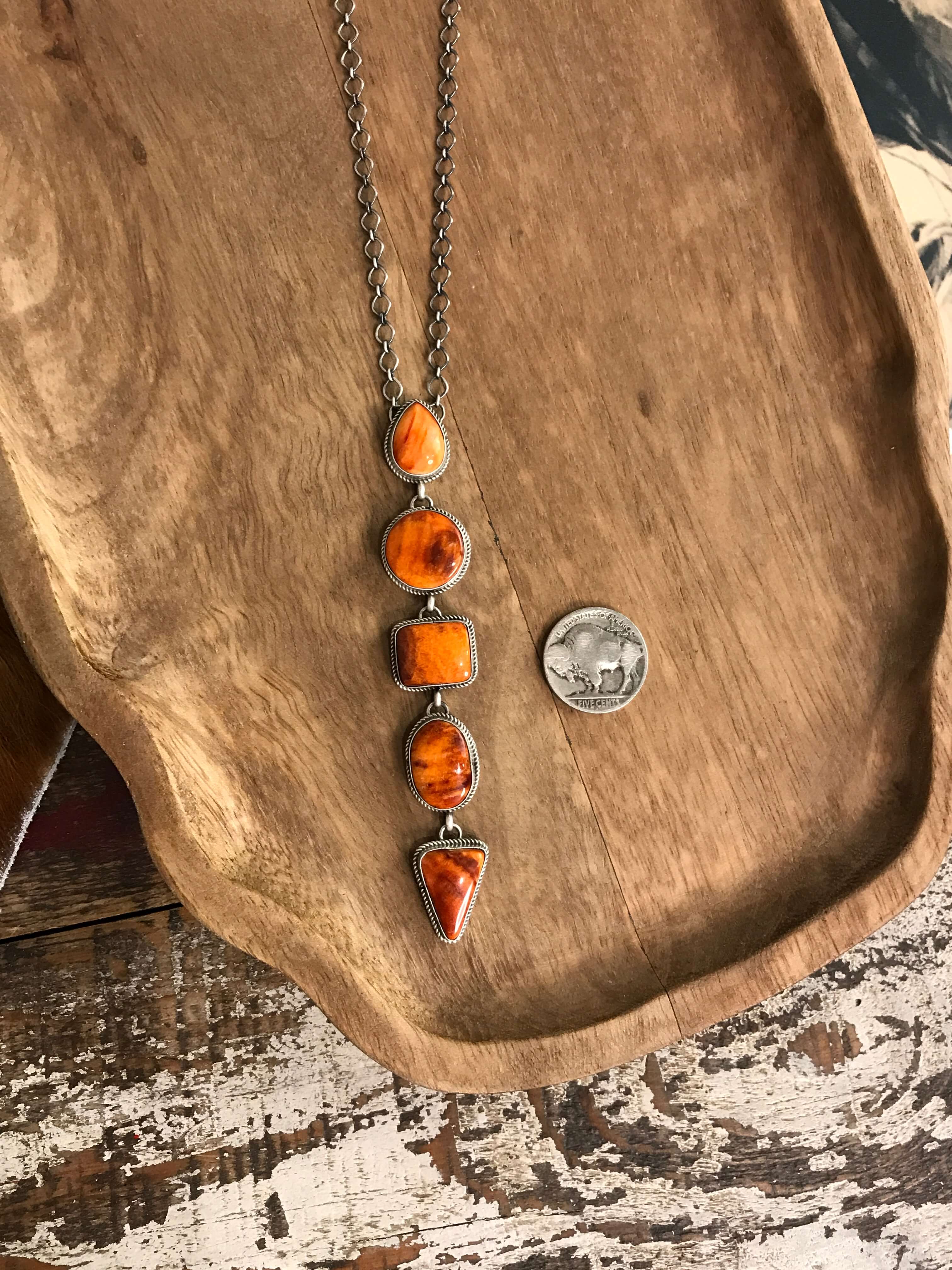 The Arroyo Lariat Necklace in Spiny Oyster, 19 - Image 4