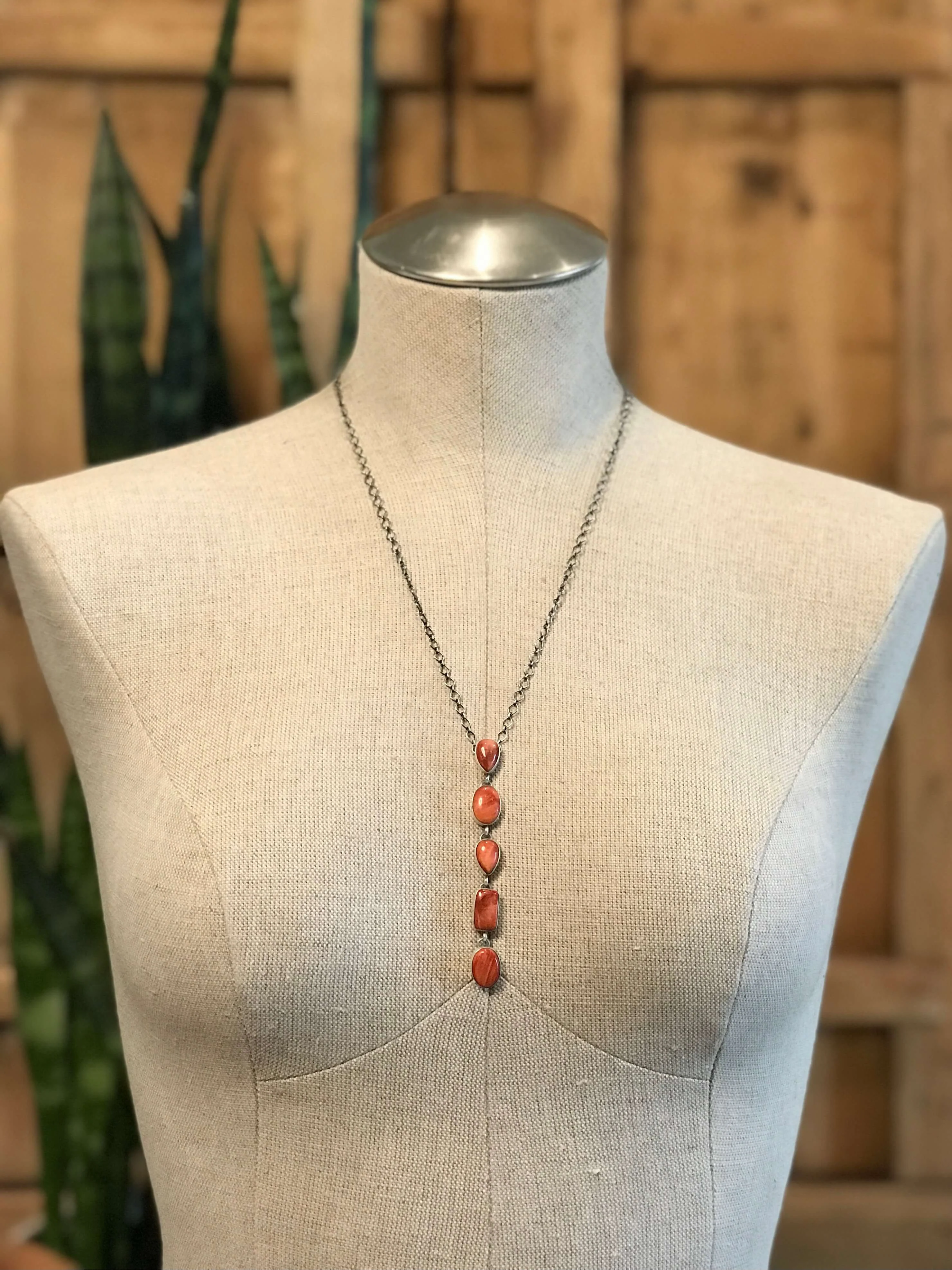 The Arroyo Lariat Necklace in Spiny Oyster, 7 - Image 2