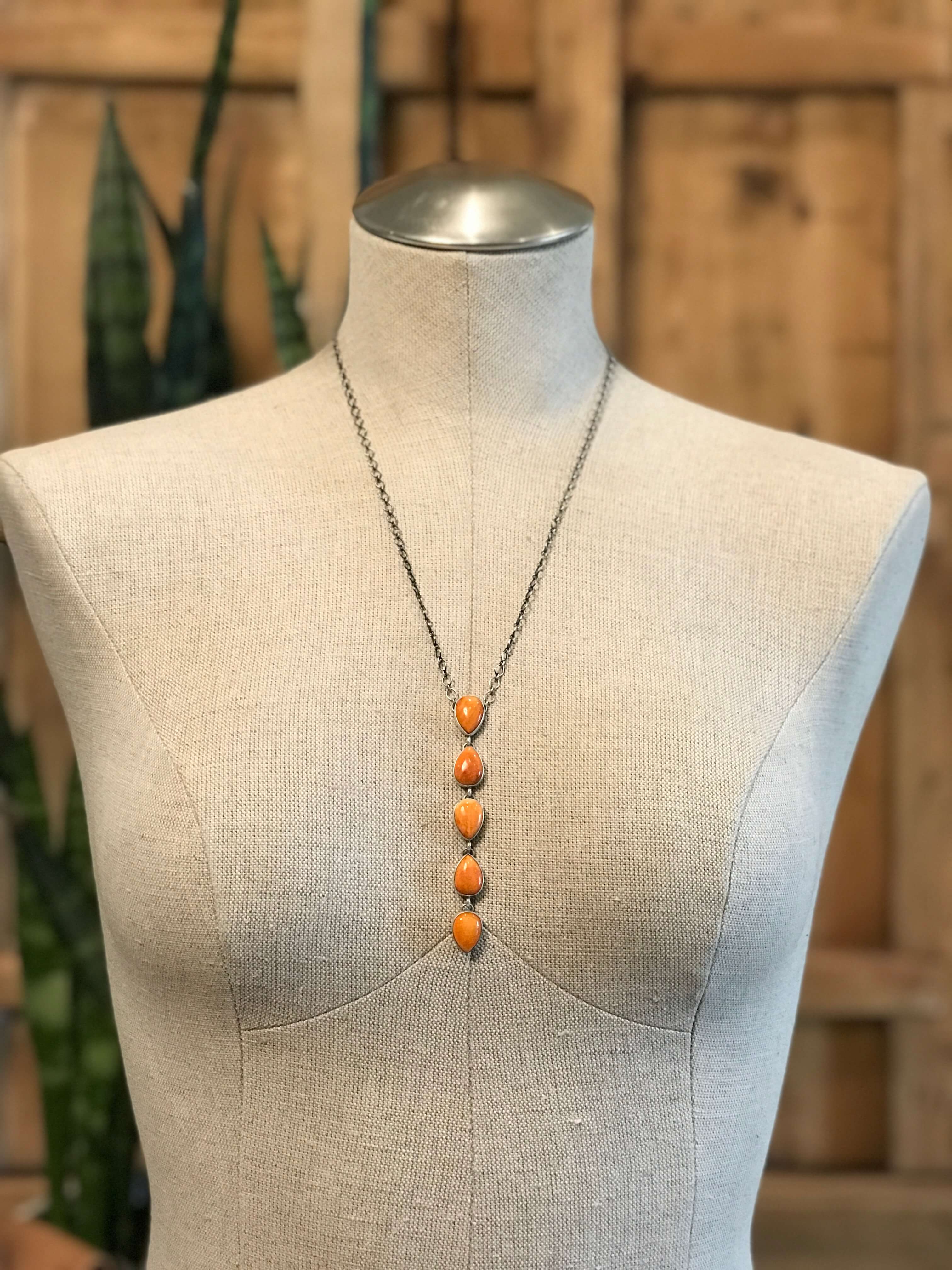 The Arroyo Lariat Necklace in Spiny Oyster, 6 - Image 2