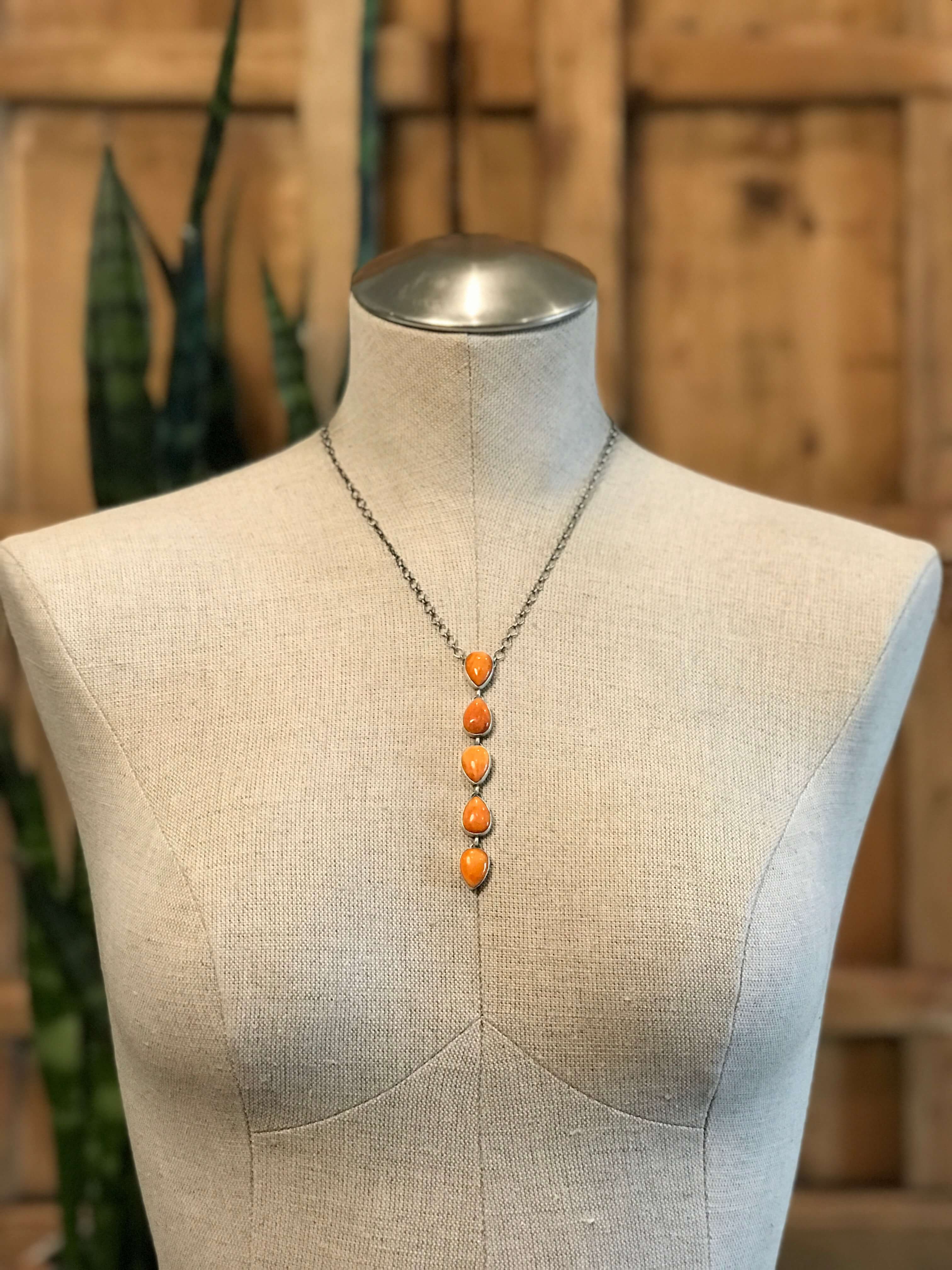 The Arroyo Lariat Necklace in Spiny Oyster, 6 - Image 3