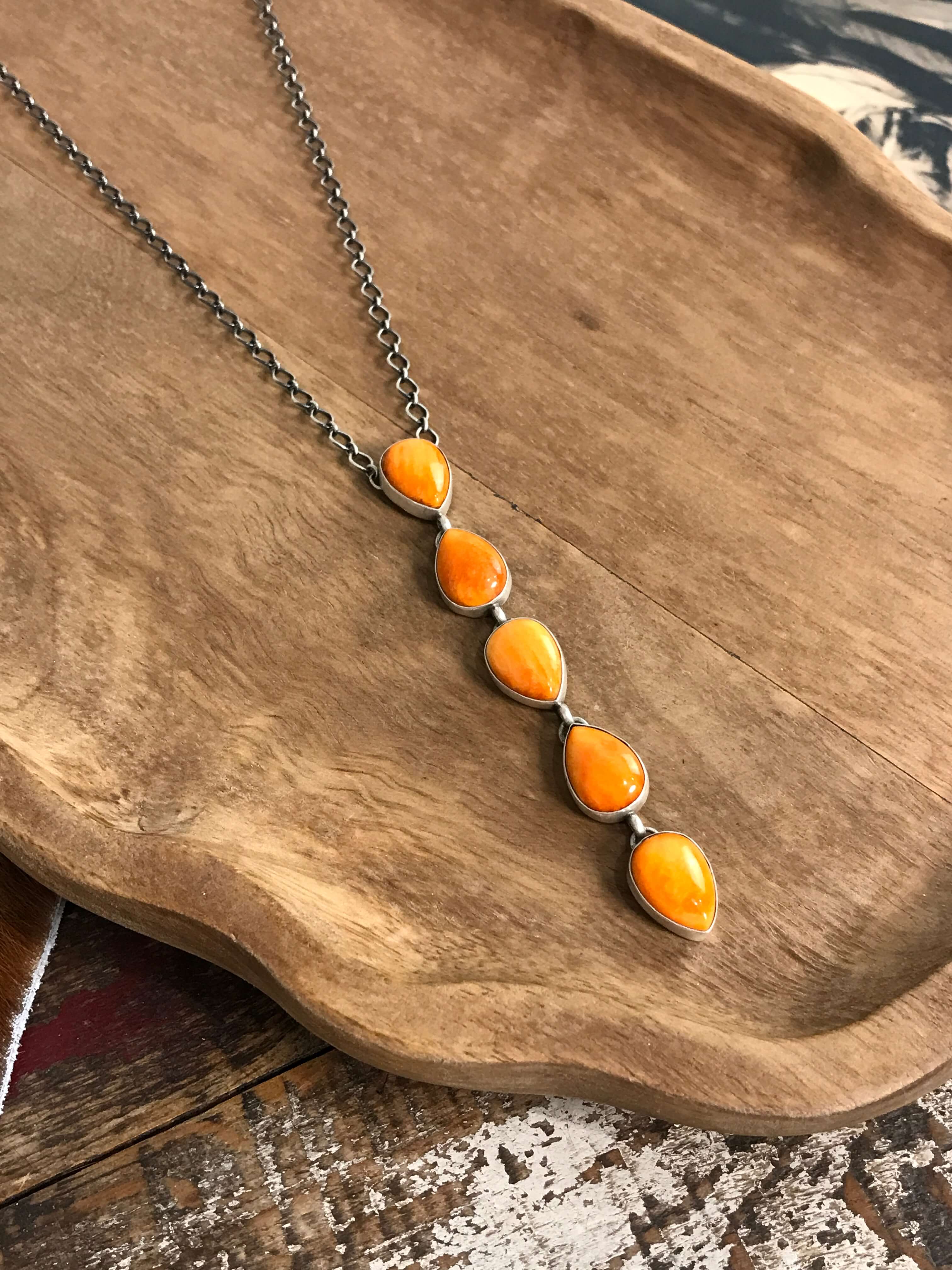 The Arroyo Lariat Necklace in Spiny Oyster, 6 - Image 5