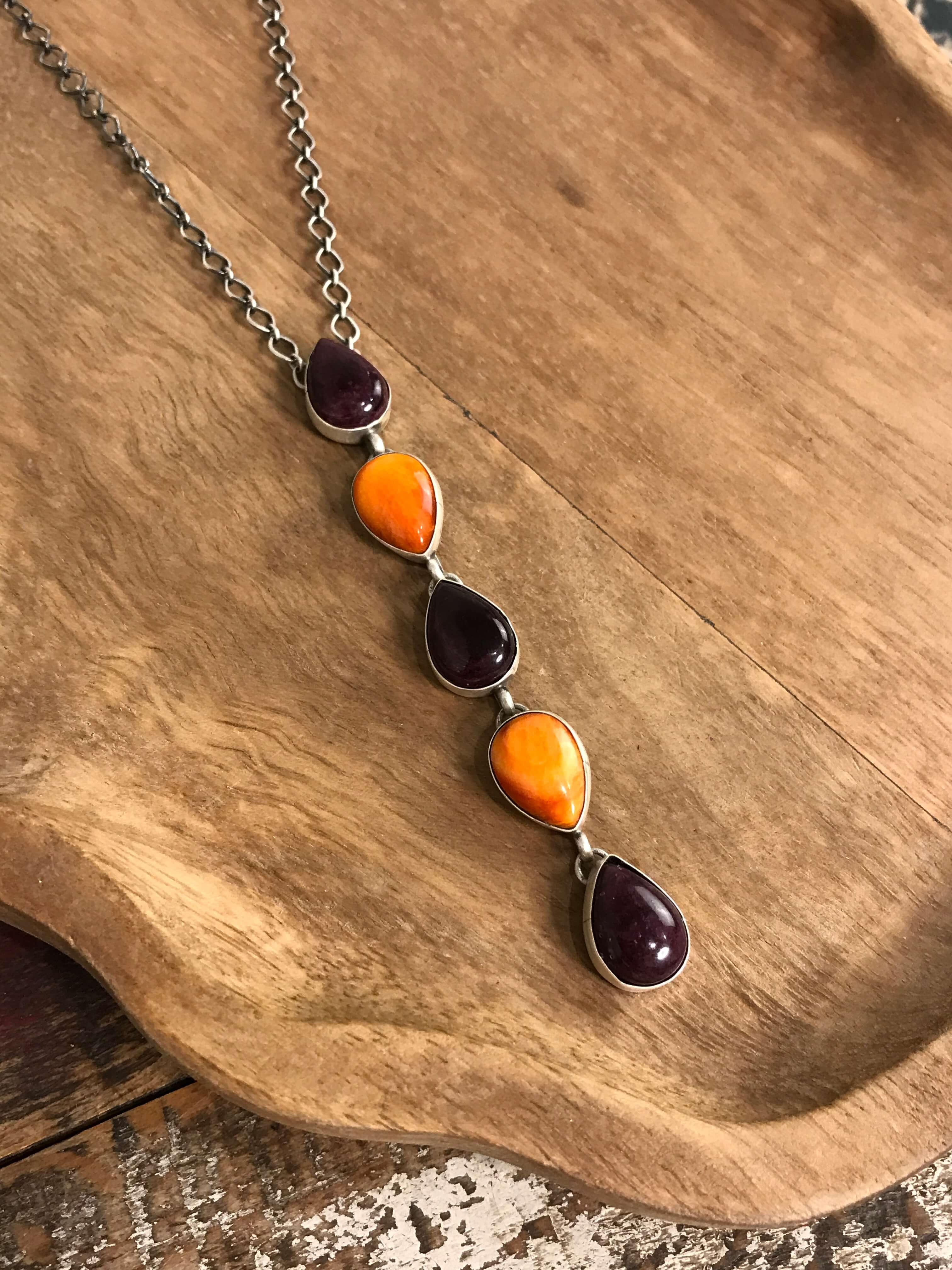 The Arroyo Lariat Necklace in Spiny Oyster, 3