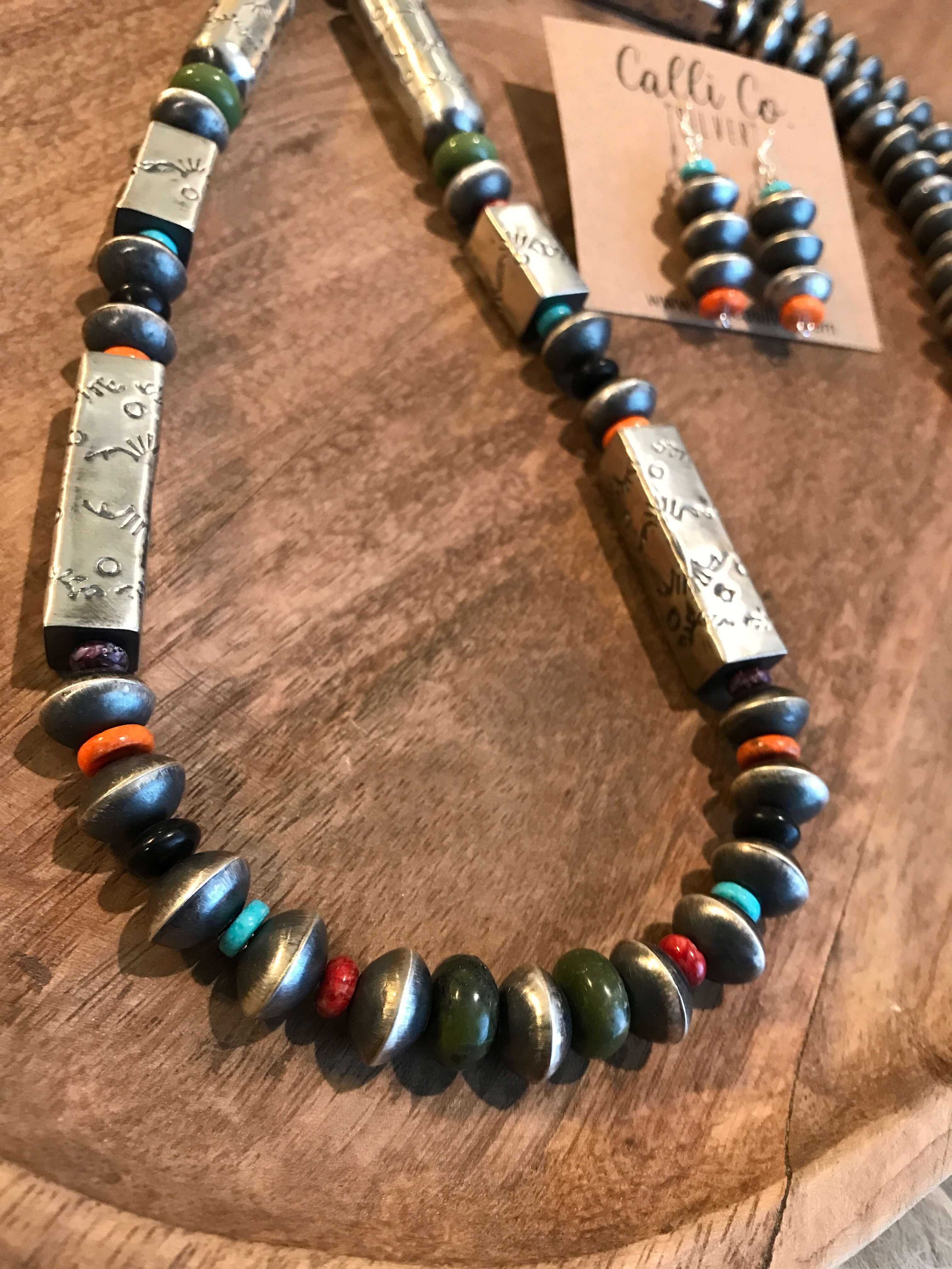 The Bardsey Navajo Pearl Necklace Set - Image 2