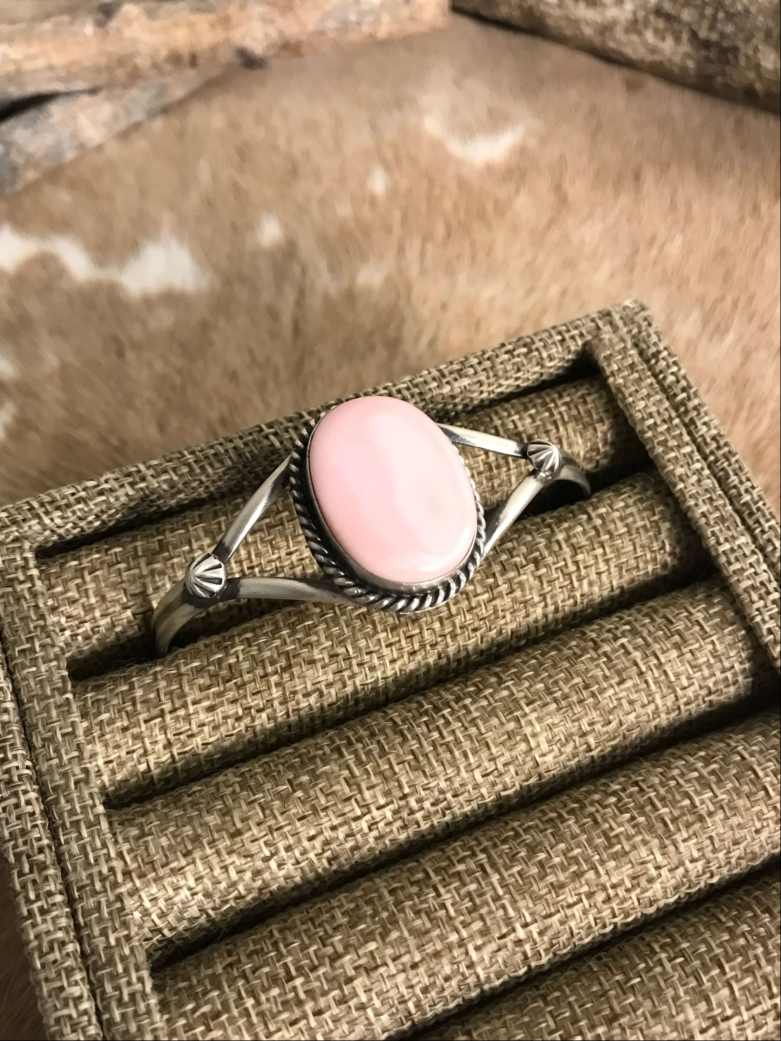 The Crest Pink Conch Cuff, 2
