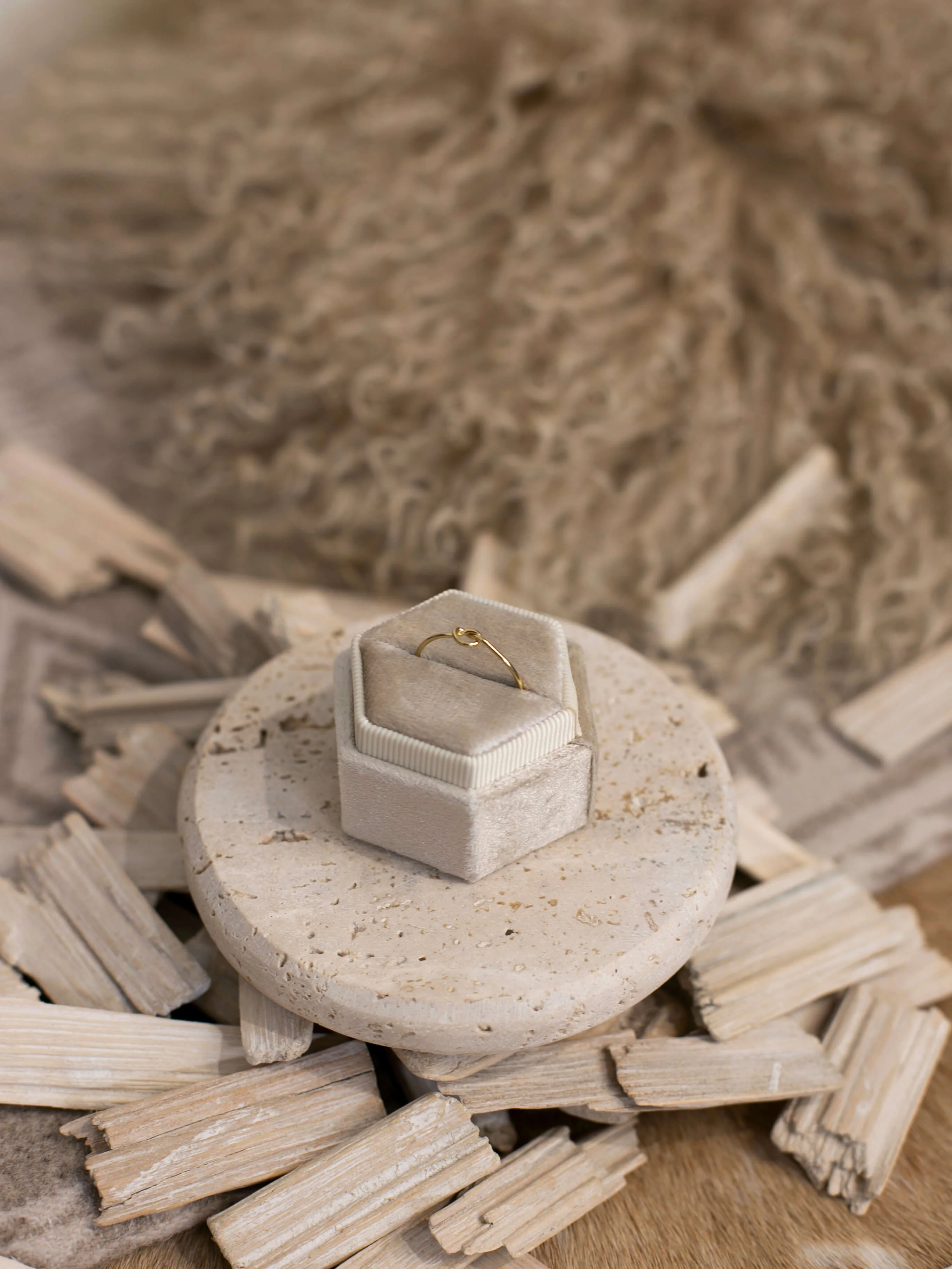 The Gold Knot Ring - Image 5
