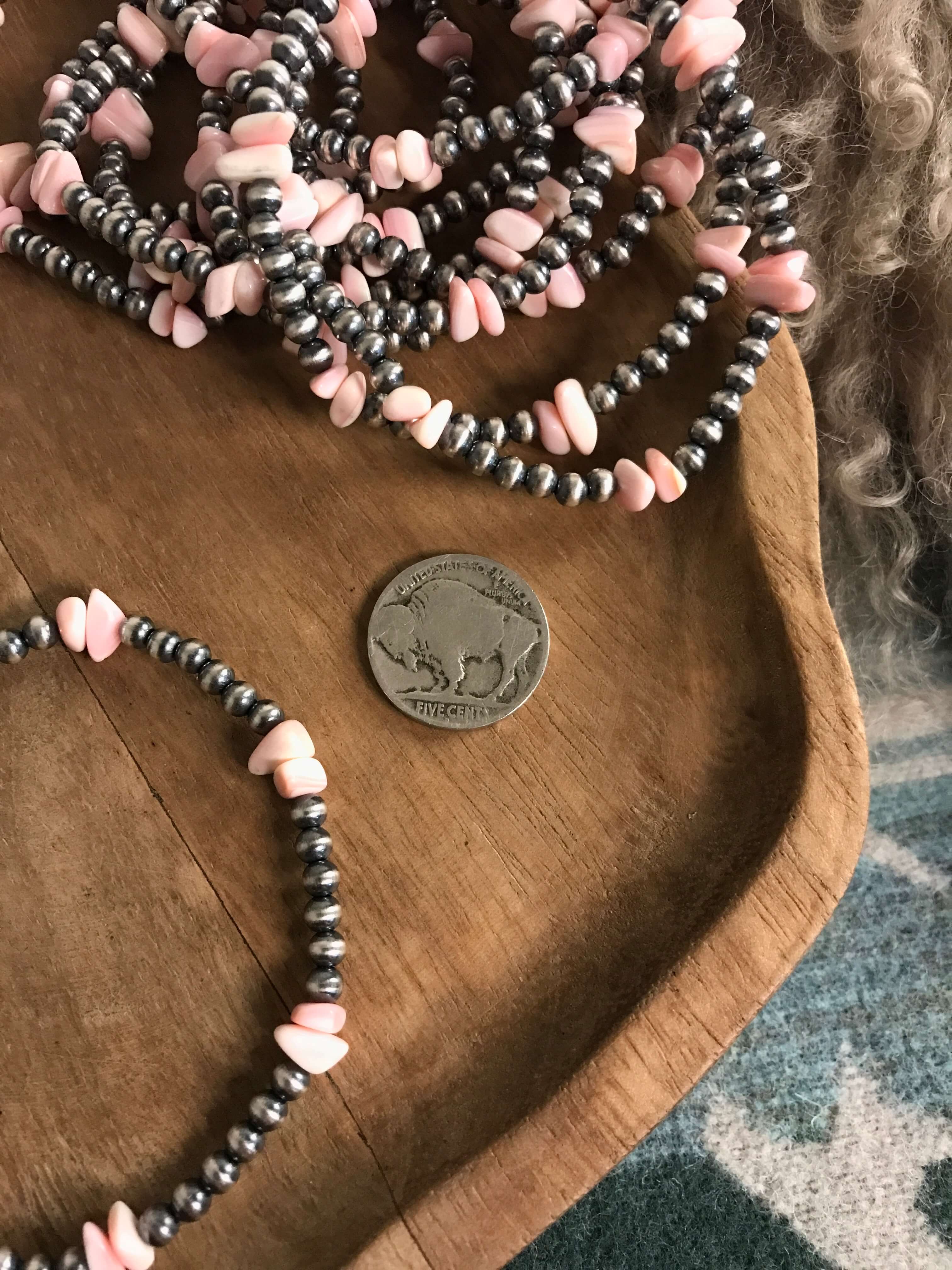 The Maizey Pink Conch Stretch Bracelet - Image 2