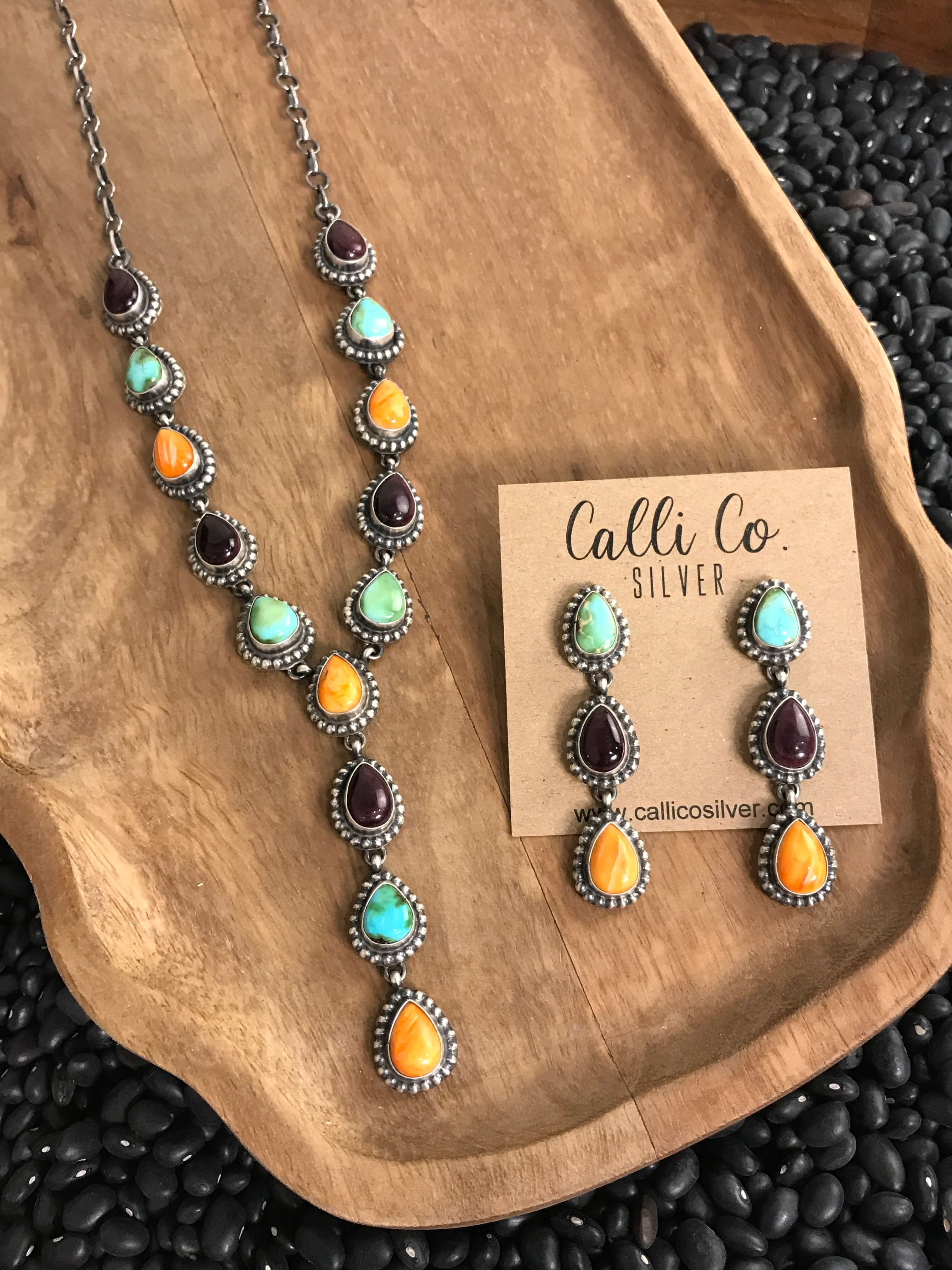 The Monowi Lariat Necklace Set