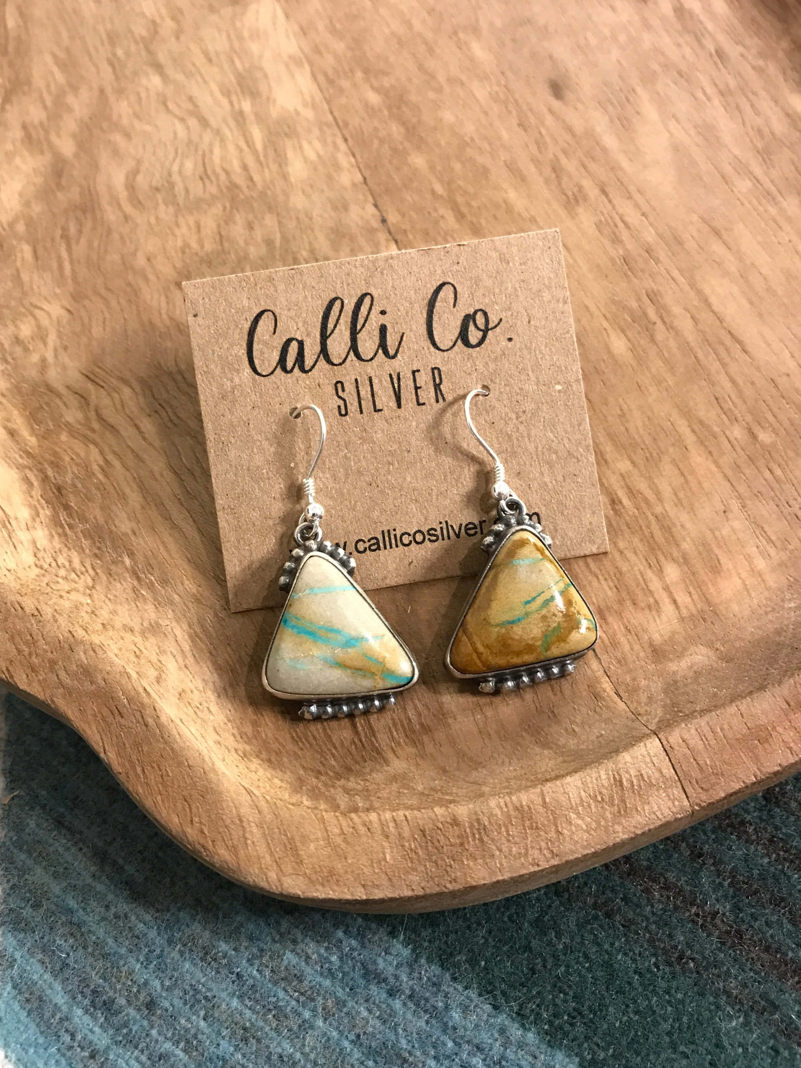 The Ribbon Dangles, 1