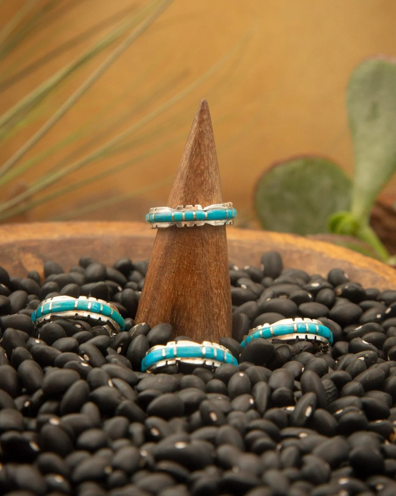 The Scalloped Inlay Ring in Dark Blue