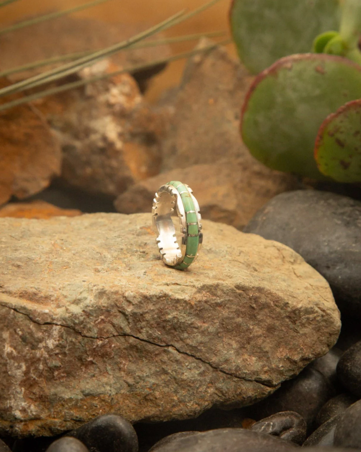 The Scalloped Inlay Ring in Green - Image 2