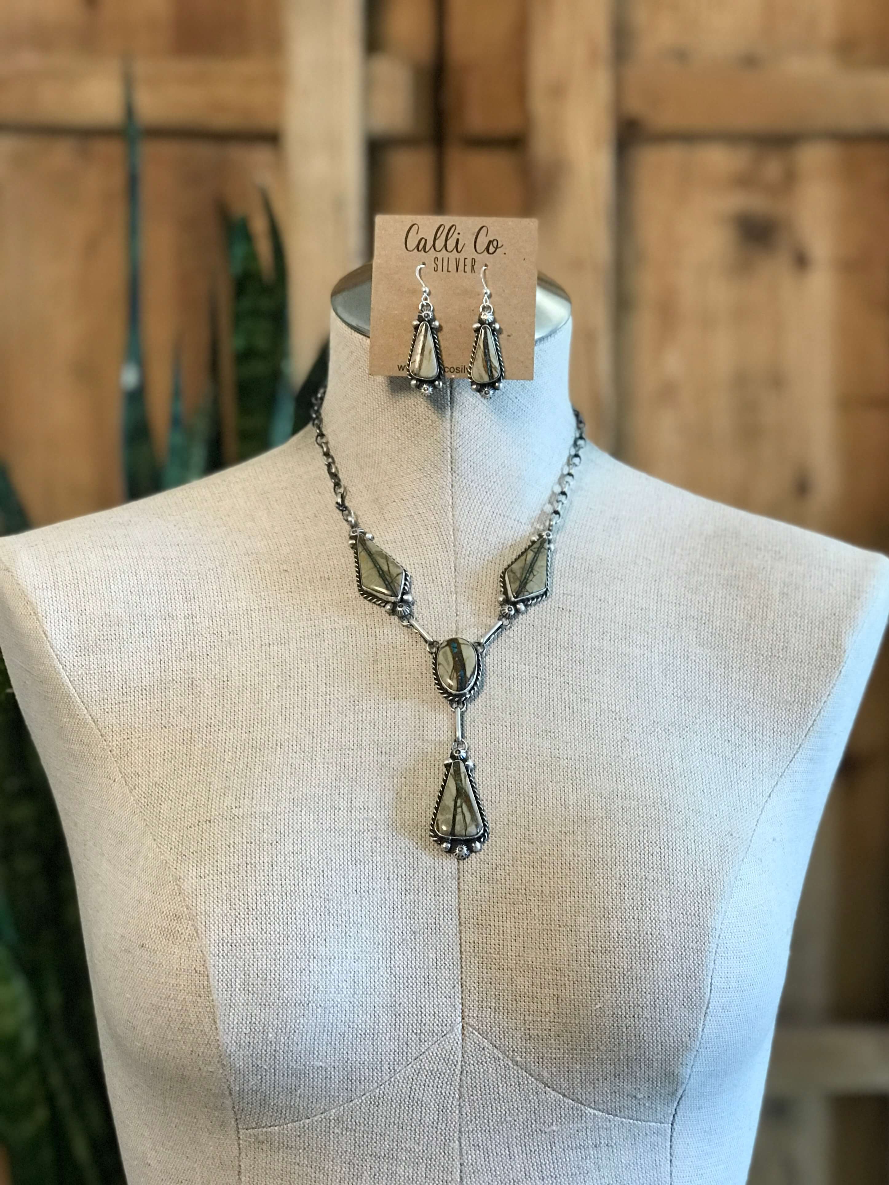 The Tupack Lariat Necklace Set - Image 3